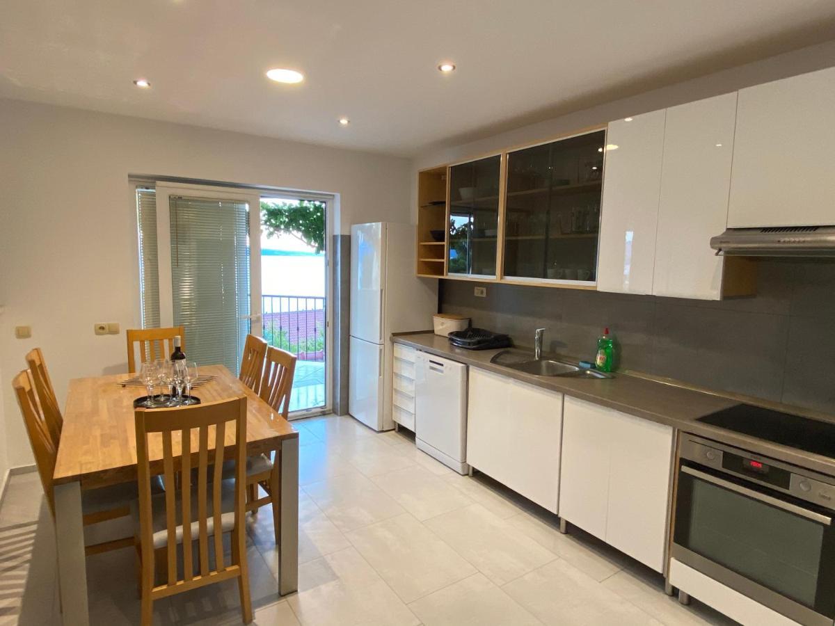 Apartmani Mateo Omiš Esterno foto