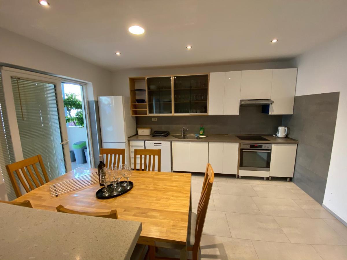 Apartmani Mateo Omiš Esterno foto